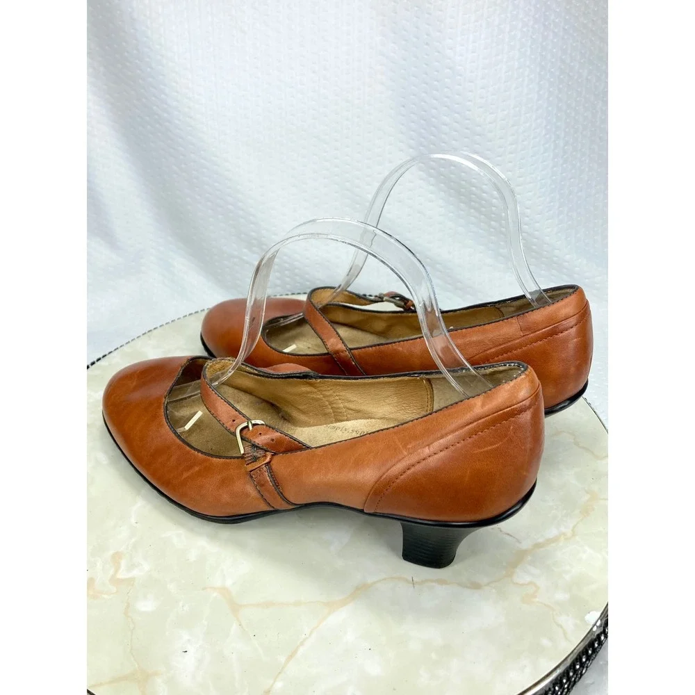 Softspots Leather Mary Jane Kitten Heel Pumps Womens 9.5WW Brown Office Academia